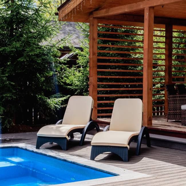 Комплект пластиковых шезлонгов MARK антрацитовых (с матрасом) Комплект пластиковых шезлонгов MARK антрацитовых (с матрасом)